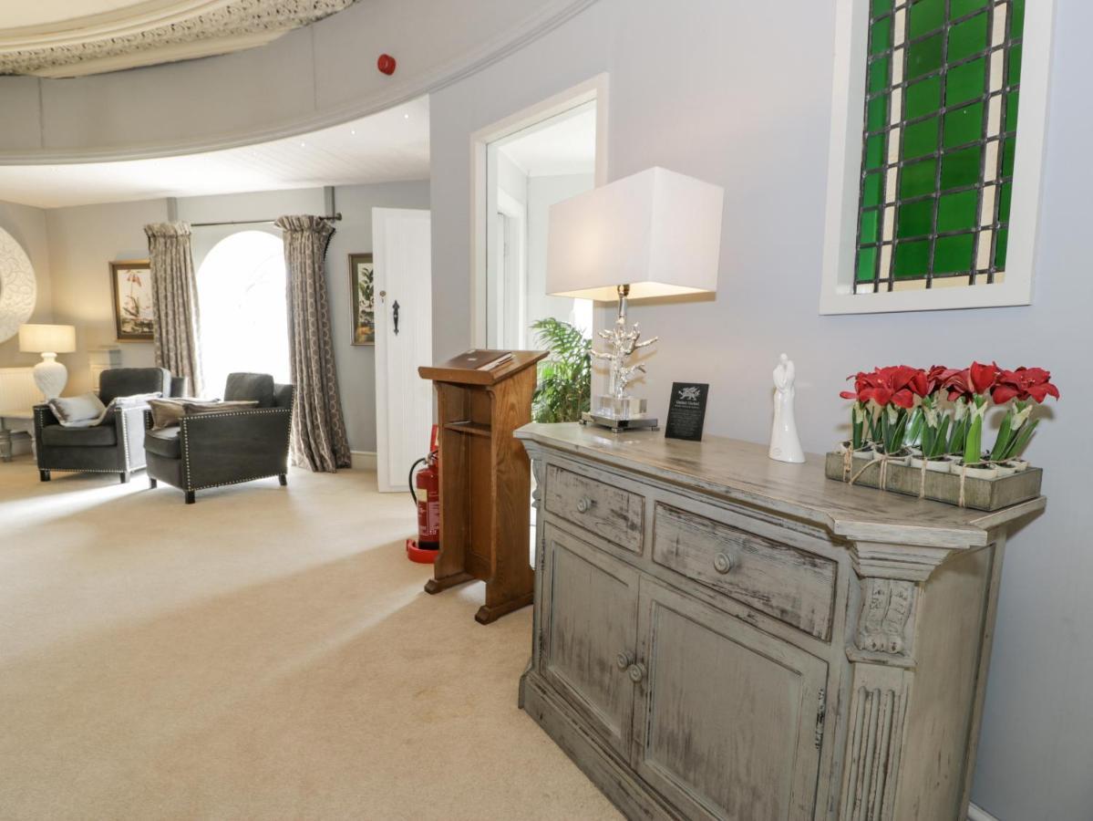 Holiday home Capel Mawr